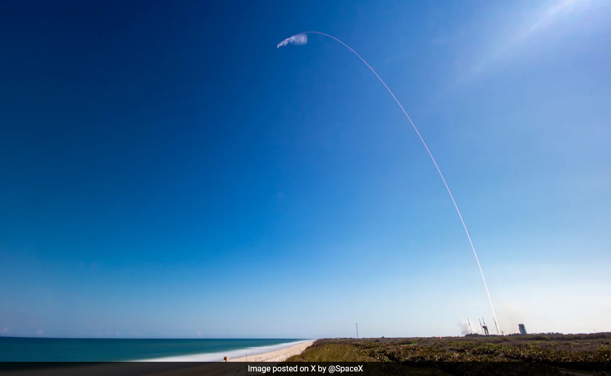 SpaceX Launches 21 Starlink Satellites, Booster Lands Safely