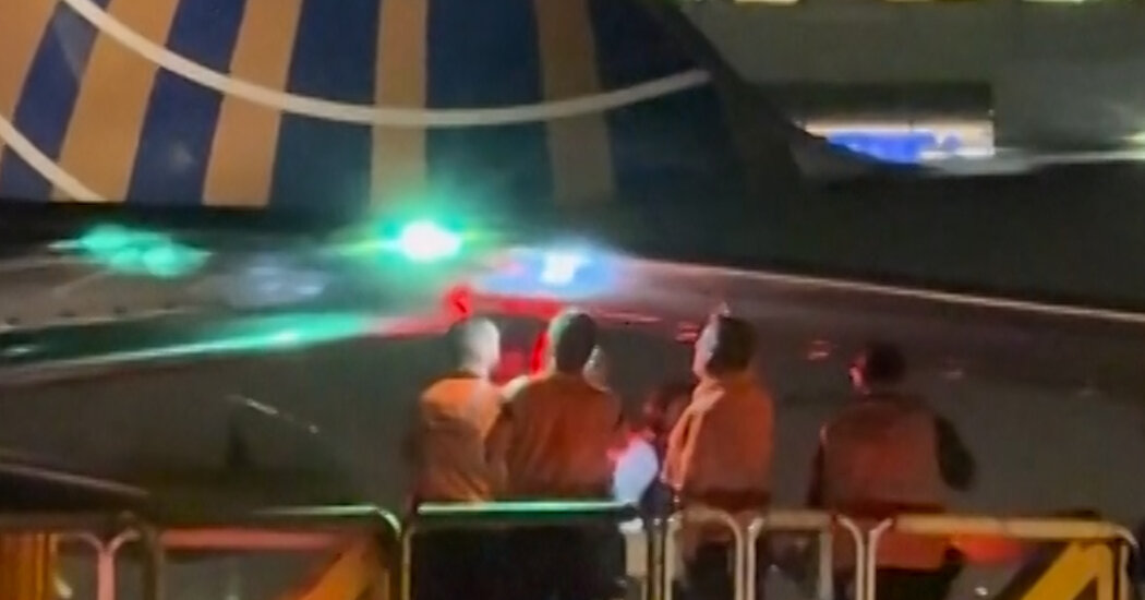 2 United Airlines Jets Clip Wings at San Francisco Airport