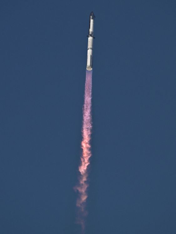 Starship: SpaceX’s biggest rocket completes spectacular test flight after year of mishaps | Science, Climate & Tech News