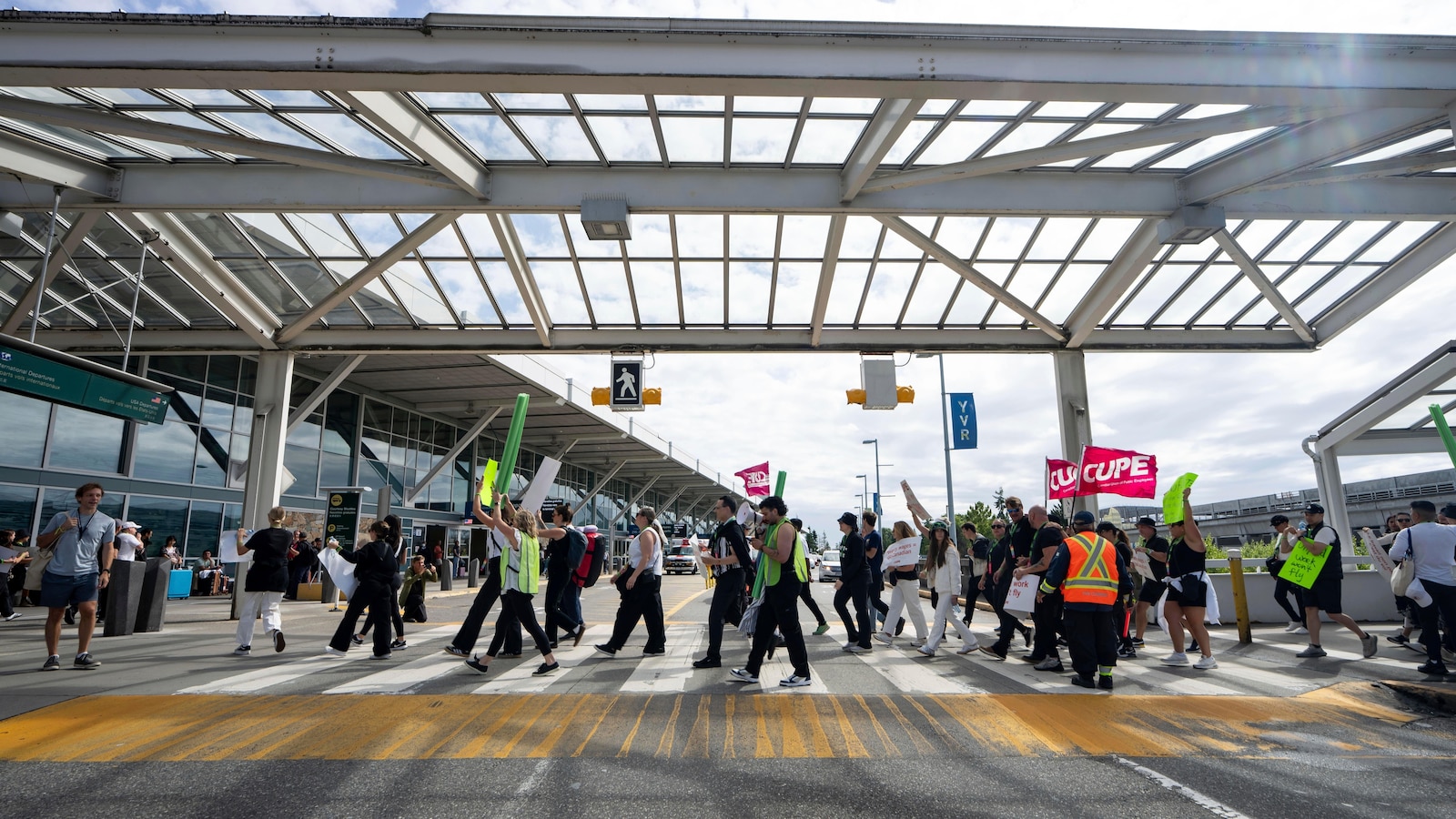 Air Canada suspends restart plans after union defies return to work order
