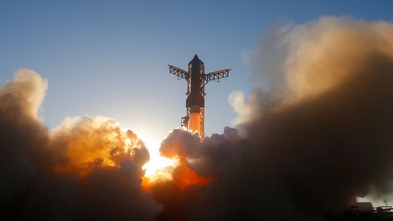 Elon Musk launches personal attack on NASA boss – and says he isn’t smart enough for the job | Science, Climate & Tech News