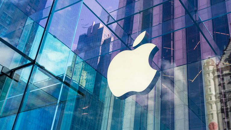 Apple’s AI chief steps down as company falls behind in tech race | Science, Climate & Tech News