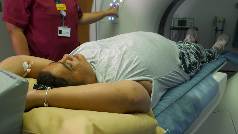 Lung cancer: ‘Trailblazing’ NHS scheme hailed as a ‘glimpse of the future’ | UK News